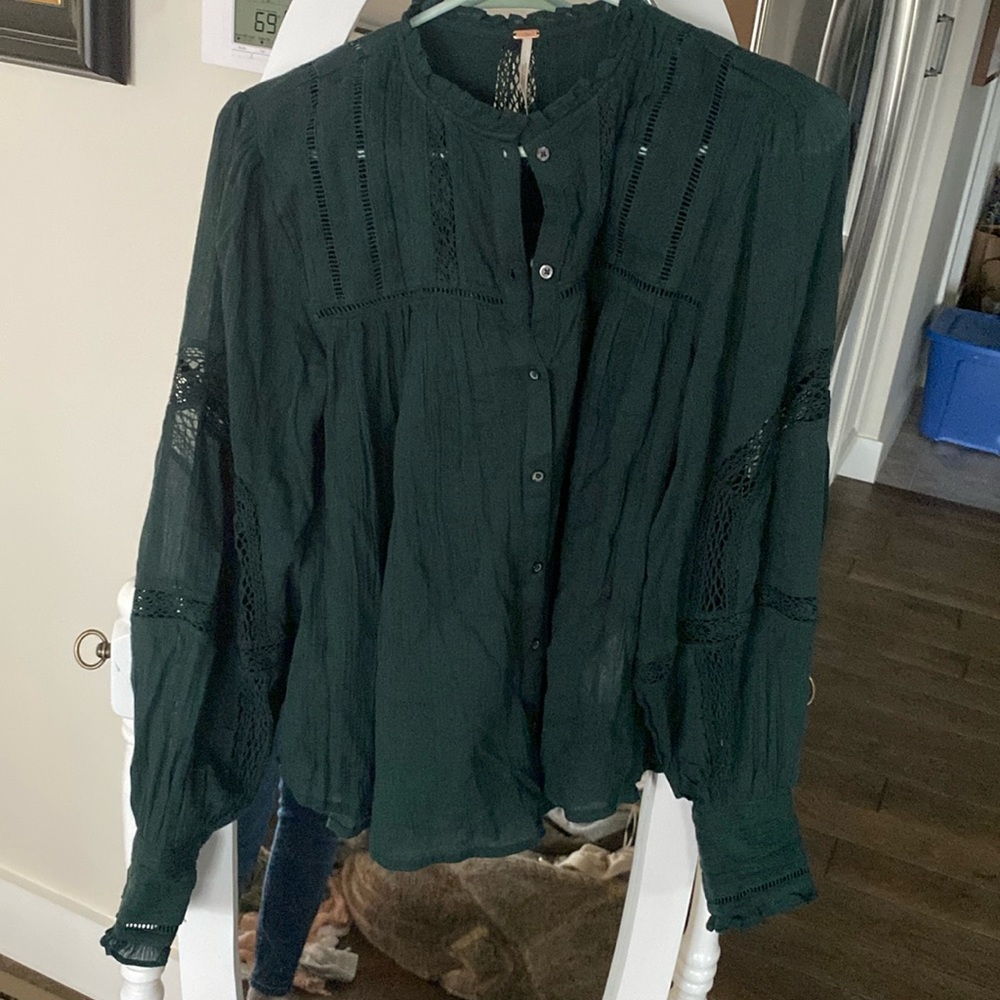 Free People forest green button-down blouse. Women size XS.